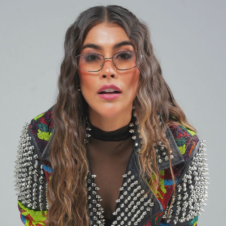 KAREN LIZARAZO