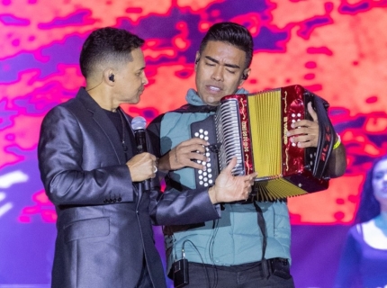 Artista en escenario